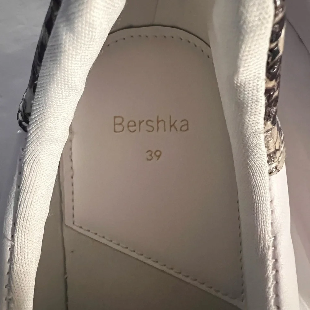Bershka White and Brown Sneakers Sz/9 US- / 39 EU.